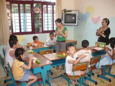 Nghệ sĩ Bạch Mai và Bình Tinh thăm Trường Nuôi dạy trẻ khuyết tật mồ côi Hy Vọng