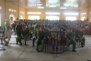 Chở xác chết vào công an huyện đập phá ảnh 1 Chở xác chết vào công an huyện đập phá ảnh 1