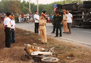 Vì sao xe tải nặng là “hung thần”? - Bài 1: Tài xế không nắm luật, kém kỹ năng ảnh 2