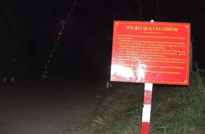 Kinh hoàng xe lửa tông sáu ôtô, ít nhất hai người chết, 26 người bị thương ảnh 6 Kinh hoàng xe lửa tông sáu ôtô, ít nhất hai người chết, 26 người bị thương ảnh 6