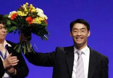 Chính khách gốc Việt chính thức trở thành Phó thủ tướng Đức ảnh 1 Chính khách gốc Việt chính thức trở thành Phó thủ tướng Đức ảnh 1