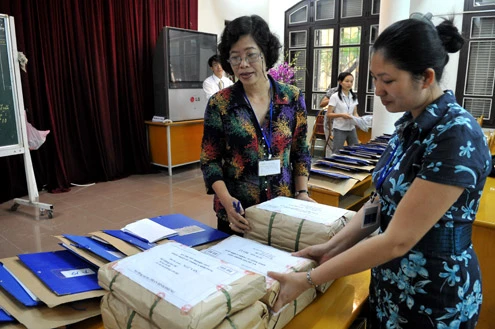 Sĩ tử trong môn thi tốt nghiệp đầu tiên ảnh 7