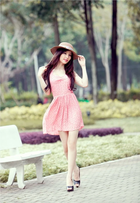 Diễm My 9x gợi cảm trong nắng Sài Gòn ảnh 7