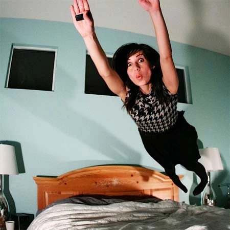 Đổi tư thế để tránh những bức ảnh chỉ có đầu và vai đầy nhàm chán. Đổi tư thế để tránh những bức ảnh chỉ có đầu và vai đầy nhàm chán.