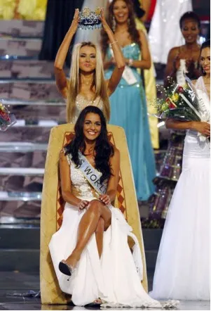 Phút đăng quang của Tân Hoa hậu Thế giới ảnh 3