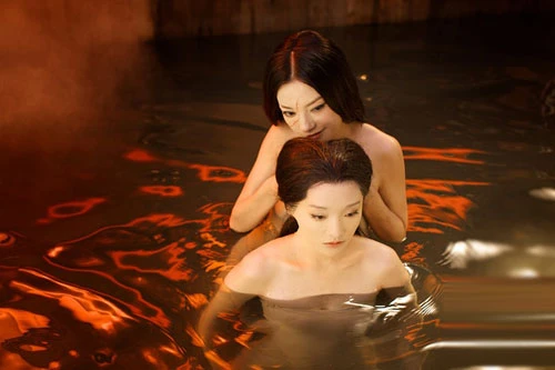 Sao Hoa ngữ bán nude vì cảnh tắm trần ảnh 10