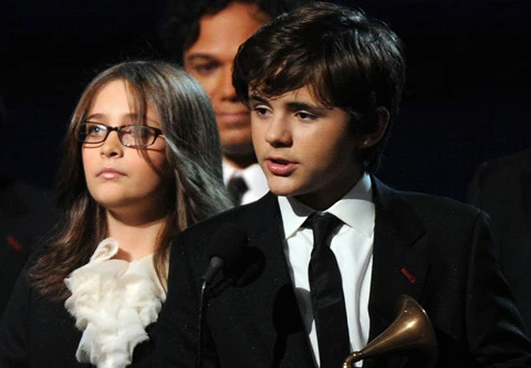 Các con Michael Jackson hát "We are the world" ảnh 1