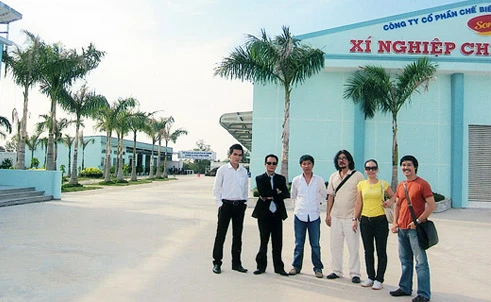 Ca sĩ Cẩm Vân và đại gia Hưng lùn ảnh 2