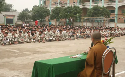 Đưa giáo lý nhà Phật vào trại giam ảnh 1 Đưa giáo lý nhà Phật vào trại giam ảnh 1