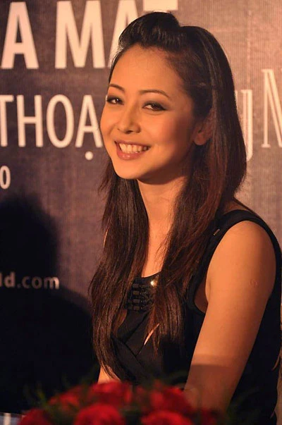 Jennifer Phạm kinh doanh điện thoại ảnh 1