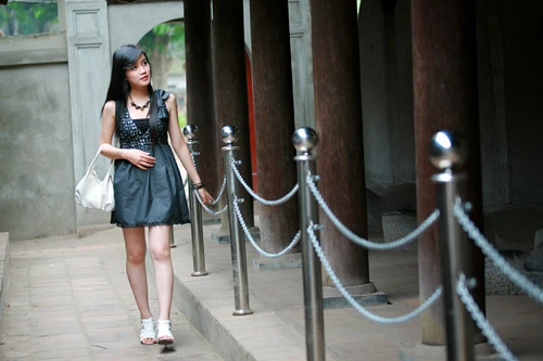 Hot girl Xuân Mai dạo phố phường Hà Nội ảnh 7