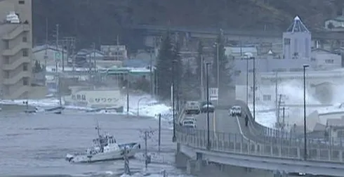 Hình ảnh tại Kamaishi qua truyền hình Nhật Bản. Hình ảnh tại Kamaishi qua truyền hình Nhật Bản.