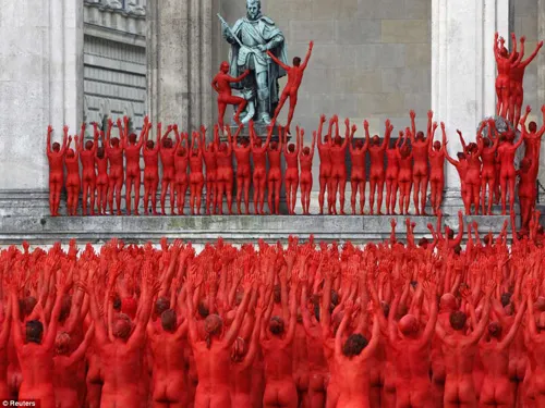 Hàng ngàn người khỏa thân vì nghệ thuật ảnh 2