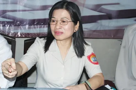 Bà Hồ Thị Kim Loan (Chánh Thanh tra Sở Xây dựng TP.HCM) tham gia trả lời thư bạn đọc. Ảnh Thanh Nhã Bà Hồ Thị Kim Loan (Chánh Thanh tra Sở Xây dựng TP.HCM) tham gia trả lời thư bạn đọc. Ảnh Thanh Nhã