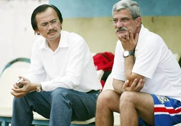 Chủ tịch Võ Quốc Thắng (CLB ĐTLA): “Thà rớt hạng mà sạch…” ảnh 1 Chủ tịch Võ Quốc Thắng (CLB ĐTLA): “Thà rớt hạng mà sạch…” ảnh 1