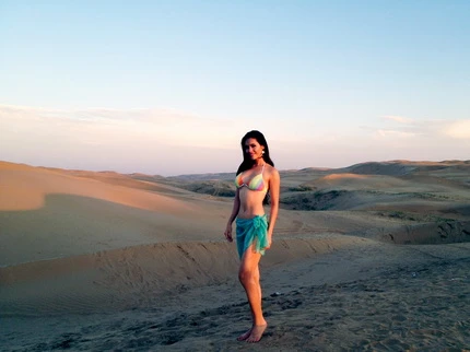 Hoàng My khoe bikini trên sa mạc ảnh 2