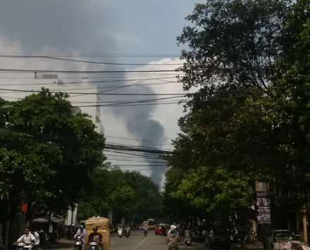 Vụ cháy kinh hoàng tại cây xăng: Ngọn lửa vẫn chưa tắt hẳn ảnh 8 Vụ cháy kinh hoàng tại cây xăng: Ngọn lửa vẫn chưa tắt hẳn ảnh 8