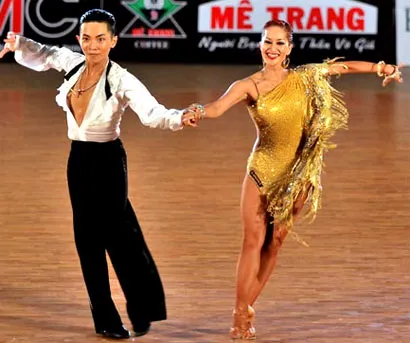 Khánh Thi bên bạn nhảy mới Phan Hiền. Ảnh: Minh Thu.