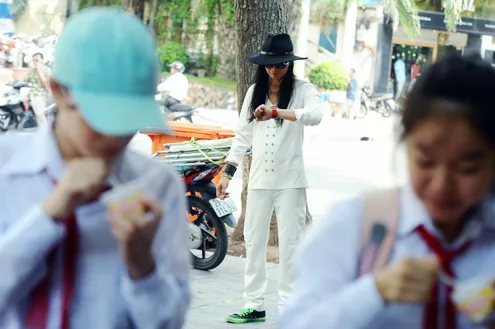 Đào Anh Khánh nhích từng cm quanh hồ Gươm ảnh 5 Đào Anh Khánh nhích từng cm quanh hồ Gươm ảnh 5