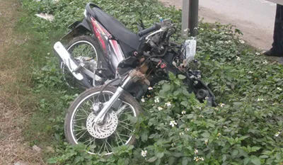 Băng qua đường sắt, một gia đình bị tàu thống nhất tông ảnh 2 Băng qua đường sắt, một gia đình bị tàu thống nhất tông ảnh 2