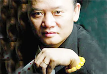 "Thần bài" gốc Việt "đại náo" Las Vegas về quê làm từ thiện ảnh 1 "Thần bài" gốc Việt "đại náo" Las Vegas về quê làm từ thiện ảnh 1