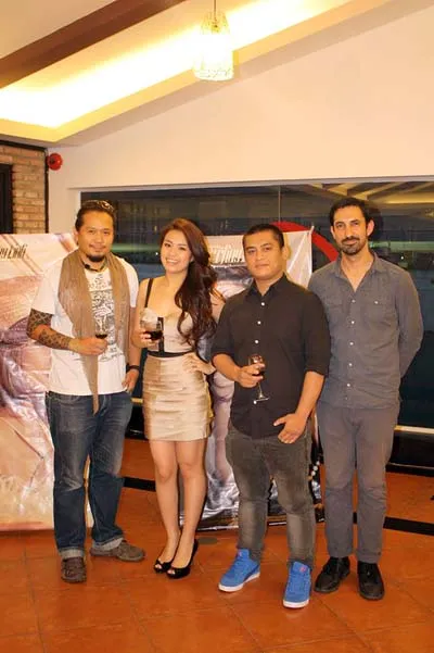 Hoàng Thùy Linh xinh tươi ở Sài Gòn ảnh 1