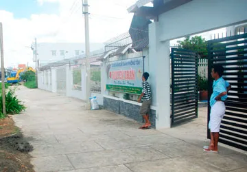 Người dân hiến đất vàng làm đường ảnh 1