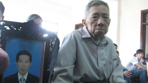 Dùng dao khắc tên mẹ để giết hàng xóm ảnh 2