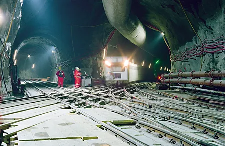 Những đường hầm nổi tiếng thế giới ảnh 3