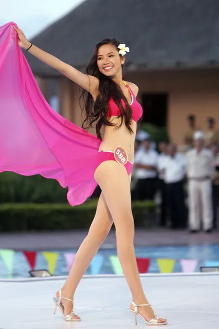 Nguyễn Ngọc Kiều Khanh trình diễn bikini ảnh 2