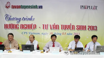 Trực tuyến "Hướng dẫn chọn ngành, nghề và cách làm hồ sơ dự thi" ảnh 1