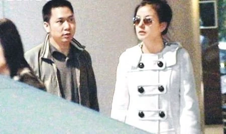 Triệu Vy vỡ mộng "kiều nữ đại gia" ảnh 2 Triệu Vy vỡ mộng "kiều nữ đại gia" ảnh 2