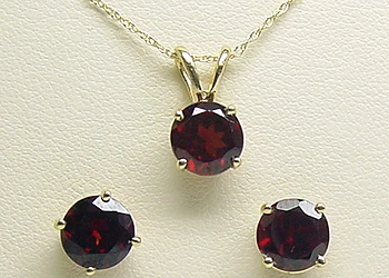 Đá quý thật và giả rất khó phân biệt Đá quý thật và giả rất khó phân biệt