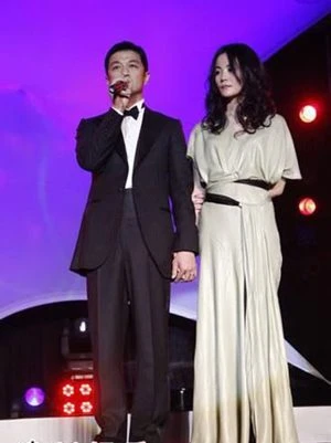 Vợ chồng Lý Á Bằng và Vương Phi. Ảnh: Entci. Vợ chồng Lý Á Bằng và Vương Phi. Ảnh: Entci.