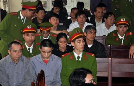 Trực tiếp phiên xử phúc thẩm sát thủ Lê Văn Luyện: Còn nhiều tình tiết khất tất chưa làm rõ ảnh 7 Trực tiếp phiên xử phúc thẩm sát thủ Lê Văn Luyện: Còn nhiều tình tiết khất tất chưa làm rõ ảnh 7