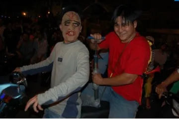 Cổ động viên "đi bão" sau chiến thắng của tuyển Việt Nam ảnh 5 Cổ động viên "đi bão" sau chiến thắng của tuyển Việt Nam ảnh 5