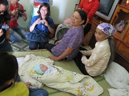 Những hình ảnh về nhà cảm động của cháu bé bị bắt cóc ảnh 8