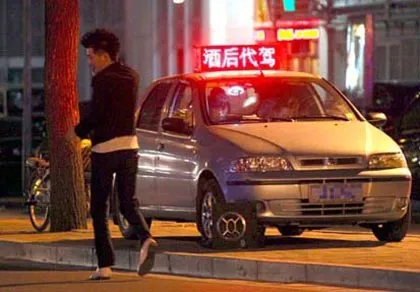 Nở rộ dịch vụ lái xe hộ tài xế xỉn ảnh 1