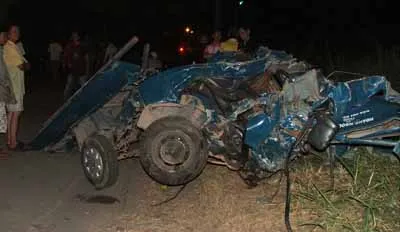 Kinh hoàng xe lửa tông sáu ôtô, ít nhất hai người chết, 26 người bị thương ảnh 9 Kinh hoàng xe lửa tông sáu ôtô, ít nhất hai người chết, 26 người bị thương ảnh 9