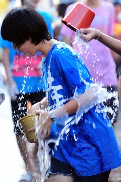 Tưng bừng Tết té nước ở Thái Lan ảnh 10
