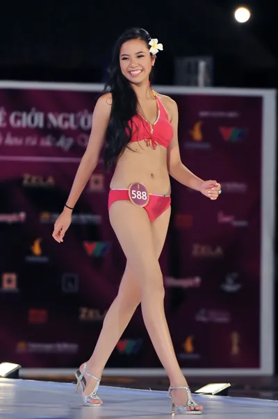 Á hậu Kiều Khanh về nước gặp gỡ fan ảnh 2 Á hậu Kiều Khanh về nước gặp gỡ fan ảnh 2