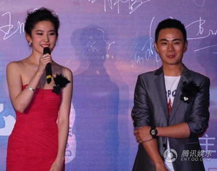 Lưu Diệc Phi: Váy hồng xinh xắn! ảnh 10