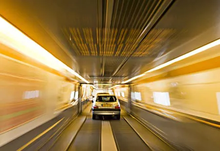 Những đường hầm nổi tiếng thế giới ảnh 2