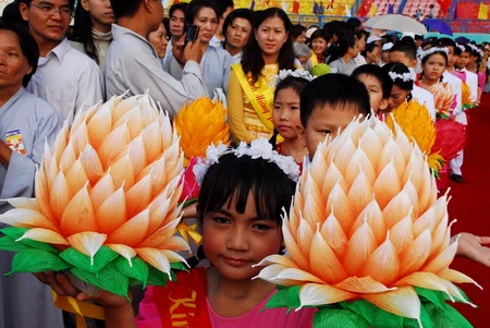 Tiết mục ca múa mừng Phật Đản Việt Nam trong Đại lễ Phật Đản TP.HCM - Ảnh: Hoàng Thạch Vân