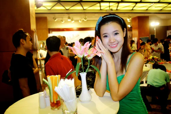 Midu, Diễm My 9X, Vân Trang khoe chân dài, vai thon ảnh 1 Midu, Diễm My 9X, Vân Trang khoe chân dài, vai thon ảnh 1