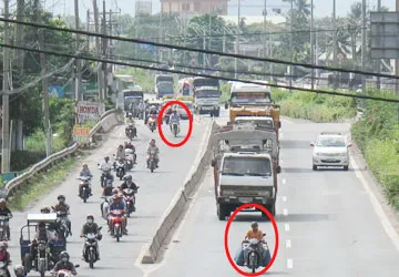 Những điều ít biết về TNGT - Bài 2: Chạy xe máy lại tưởng lái ô tô ảnh 1 Những điều ít biết về TNGT - Bài 2: Chạy xe máy lại tưởng lái ô tô ảnh 1