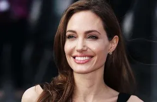 Angelina Jolie thu nhập gần 700 tỉ đồng/năm ảnh 1