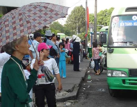 Sài Gòn ngày Tết đông khác thường ảnh 1 Sài Gòn ngày Tết đông khác thường ảnh 1