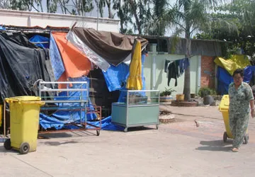 Tiền ăn chặn thành mồi nhậu, mua quà... ảnh 1 Tiền ăn chặn thành mồi nhậu, mua quà... ảnh 1