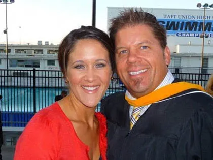 Thầy giáo dũng cảm bảo vệ học sinh trước nòng súng ảnh 3 Thầy giáo dũng cảm bảo vệ học sinh trước nòng súng ảnh 3